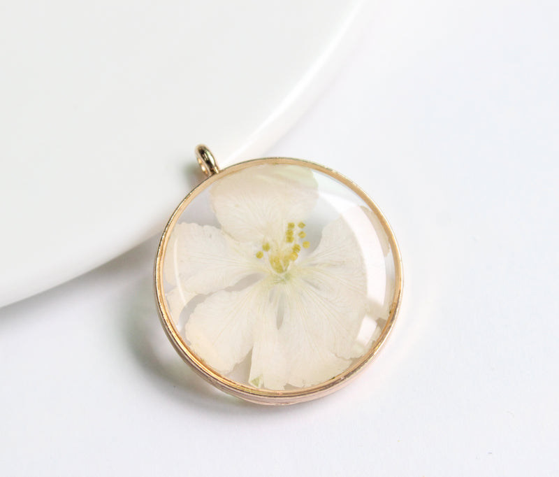 1pcs White feuiyan pressed flower jewelry, pressed flower pendant necklace, Real dried flower jewelry