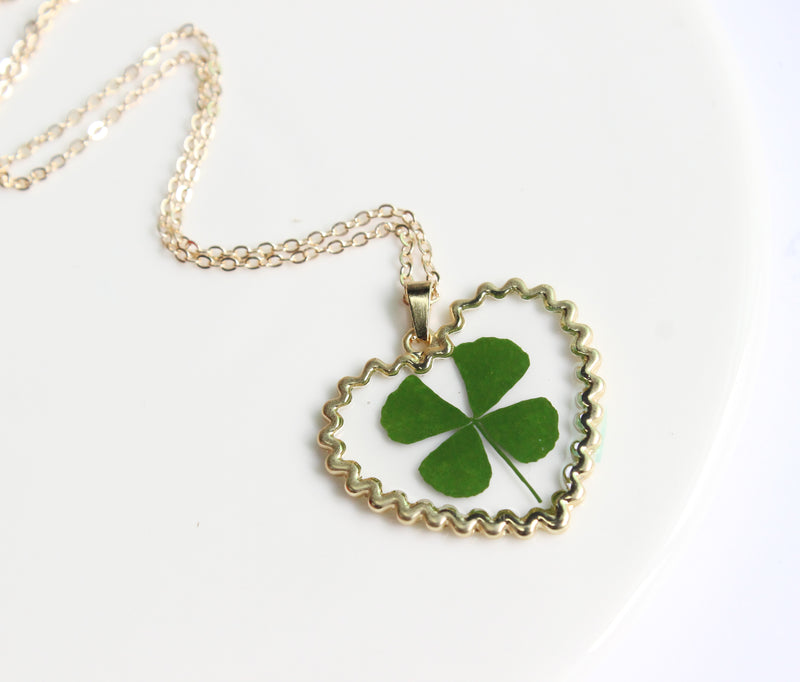 1pcs Handmade Heart-shaped Real four-leaf clover pressed flower pendant jewelry