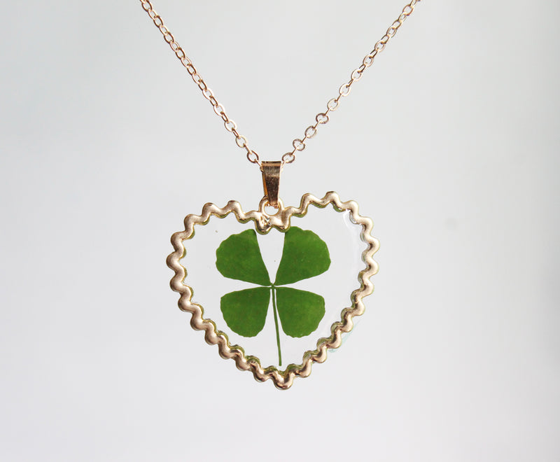 1pcs  Handmade Heart-shaped Real four-leaf clover pressed flower pendant jewelry