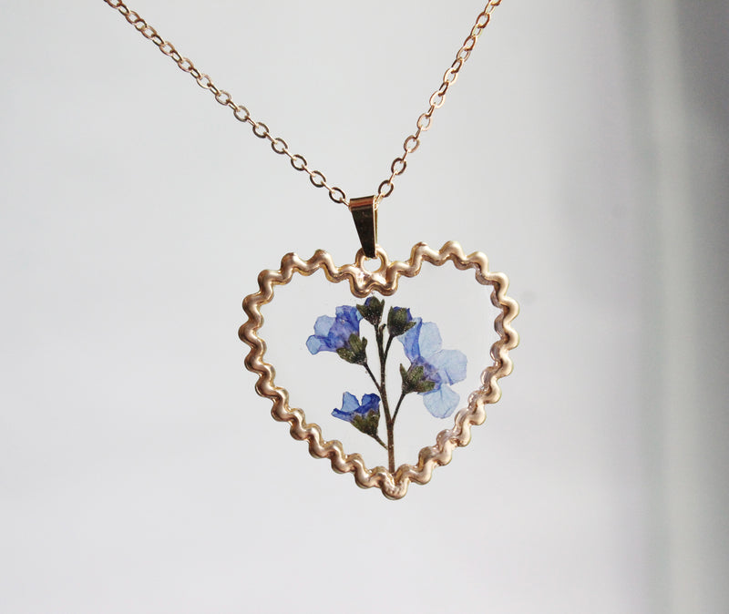 1pcs  Handmade Heart-shaped pressed flower pendant jewelry