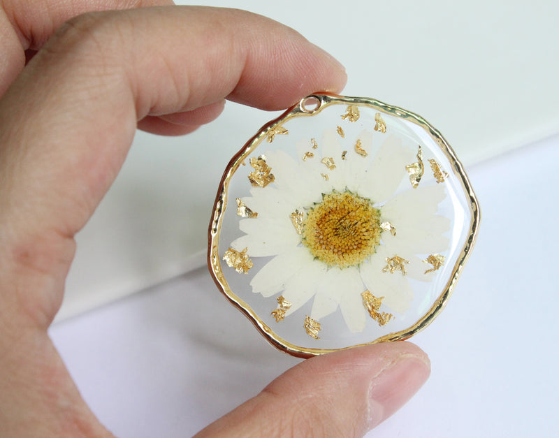 1pcs Gold foil pressed flower necklace, White chrysanthemum pressed flower pendant jewelry