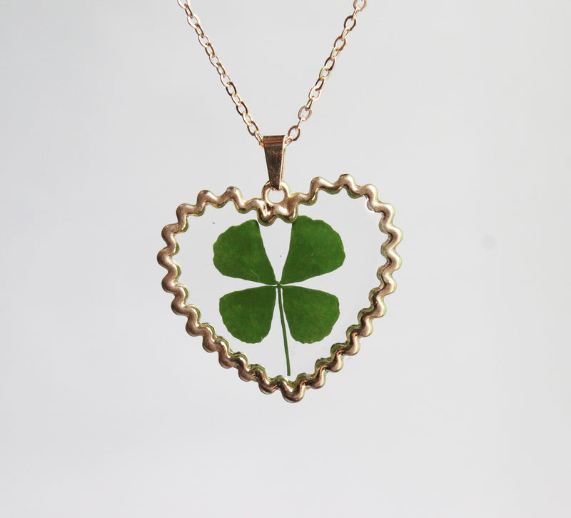 1pcs Handmade Heart-shaped Real four-leaf clover pressed flower pendant jewelry