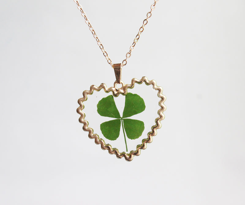 1pcs Handmade Heart-shaped Real four-leaf clover pressed flower pendant jewelry