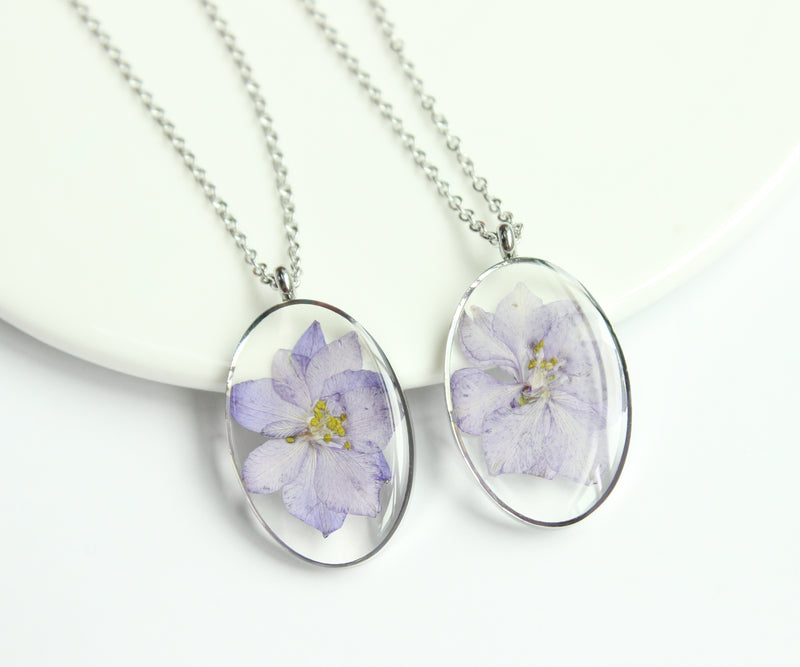 1pcs  Handmade green Resin pressed flower pendant necklace