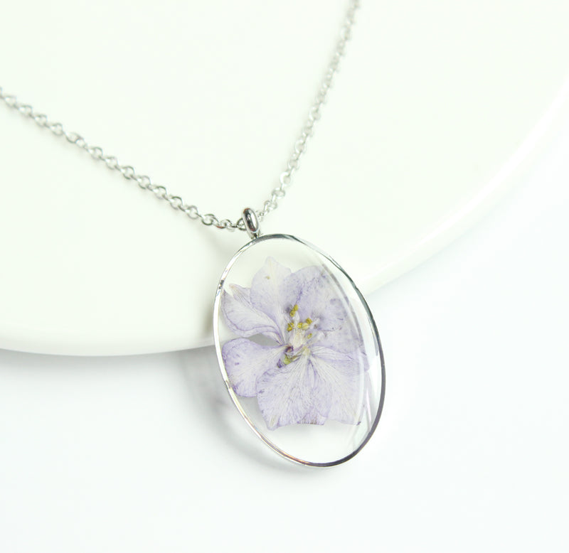 1pcs  Handmade green Resin pressed flower pendant necklace